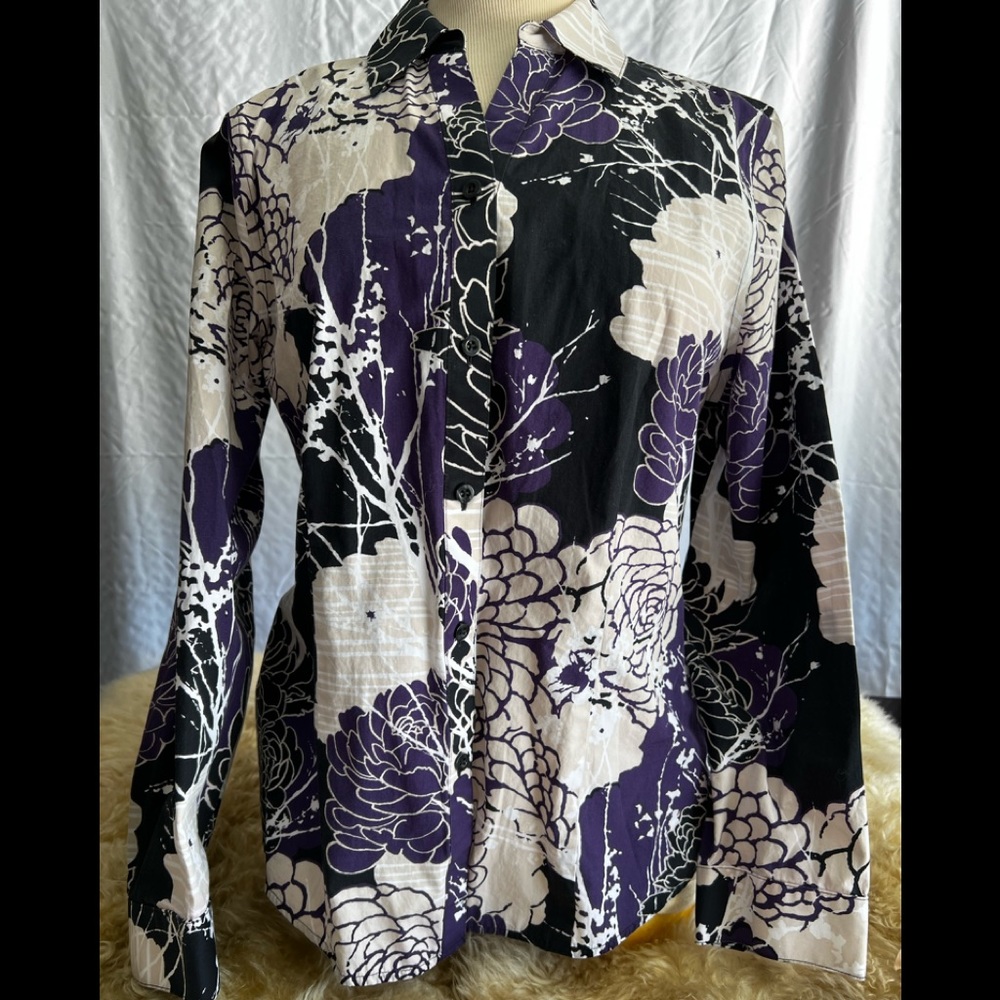 Chicos top size 1- conventional size 8 small